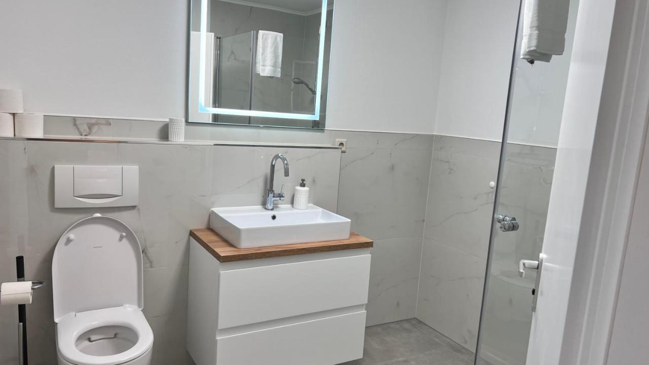 Awad'S White Apartment Rust Luaran gambar