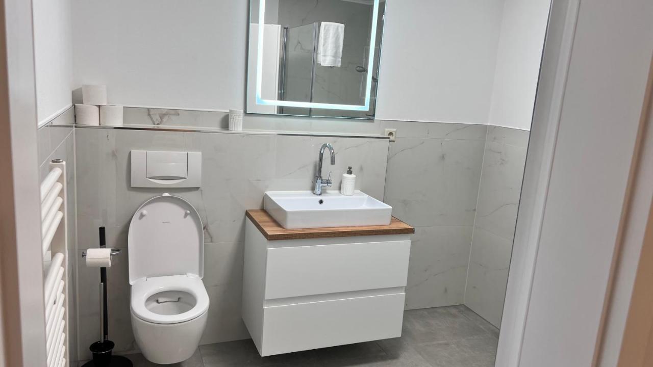 Awad'S White Apartment Rust Luaran gambar