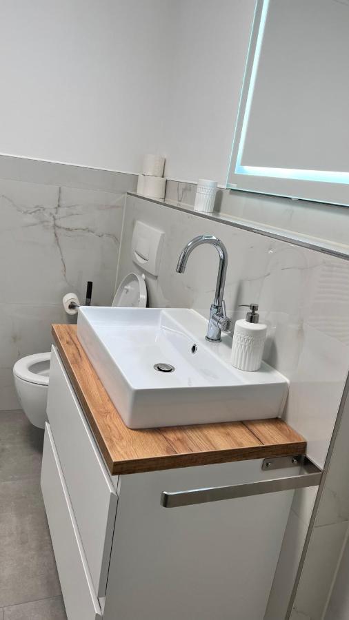 Awad'S White Apartment Rust Luaran gambar